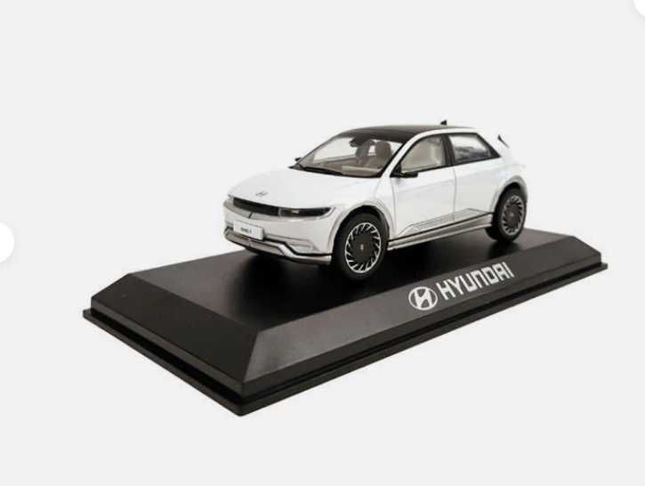 Hyundai IONIQ 5  Miniatura samochodu w skali: 1:38 Biały / White