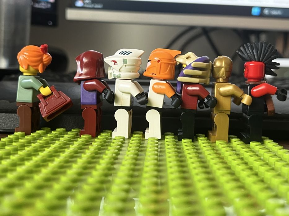 Lego figurki, cena kompletu