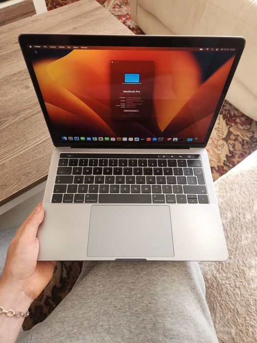MacBook Pro 13 cali Touchbar