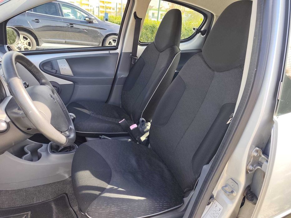 Peugeot 107  Black & Silver 2010 Nacional  87 mil km revisões origem