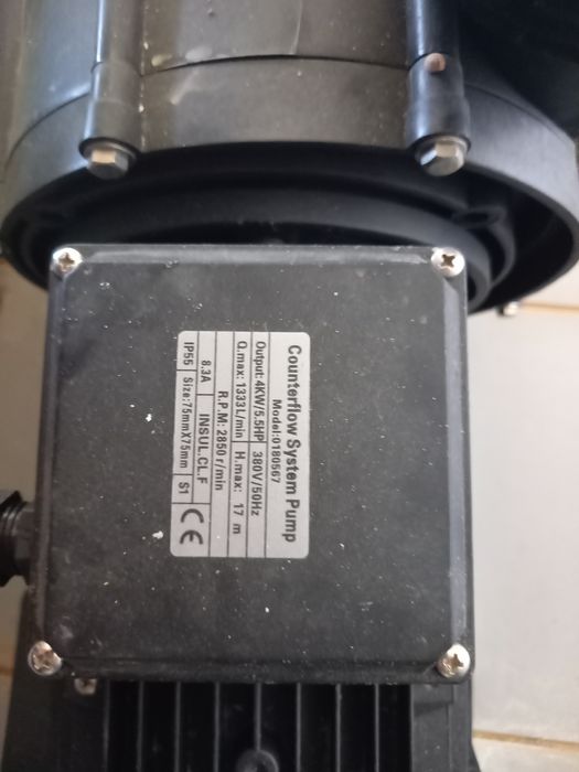 Vendo bomba  contra-corrente  para piscina.