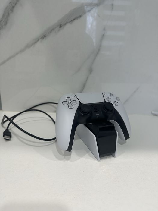 Зарядна станція для джойстиків