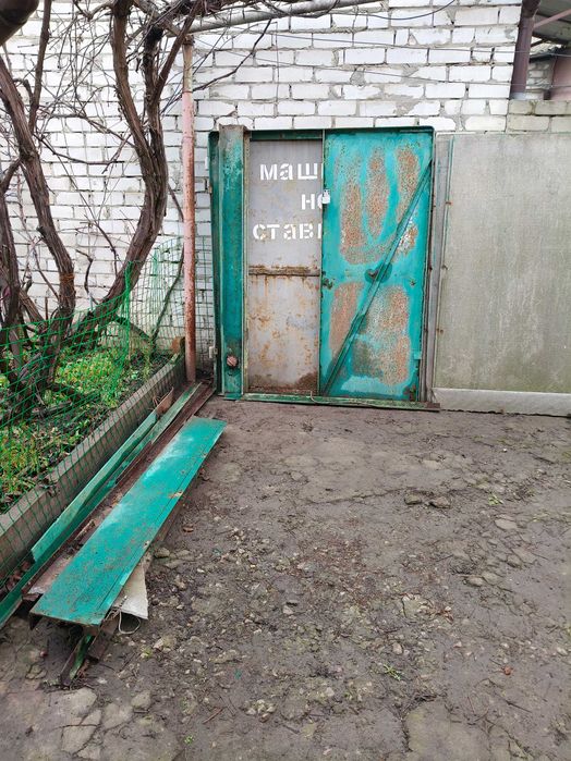 Ворота распашные БУ с встроенной калиткой