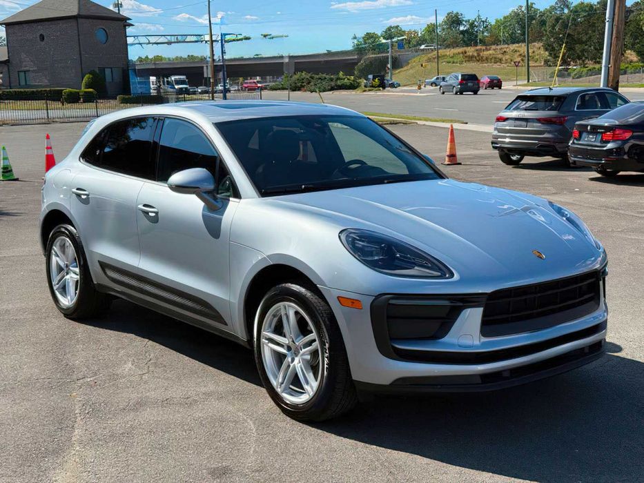 Porsche Macan      2022