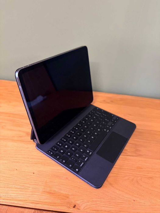 Apple iPad Air 4 256GB Wi-Fi + Magic Keyboard podświetlana