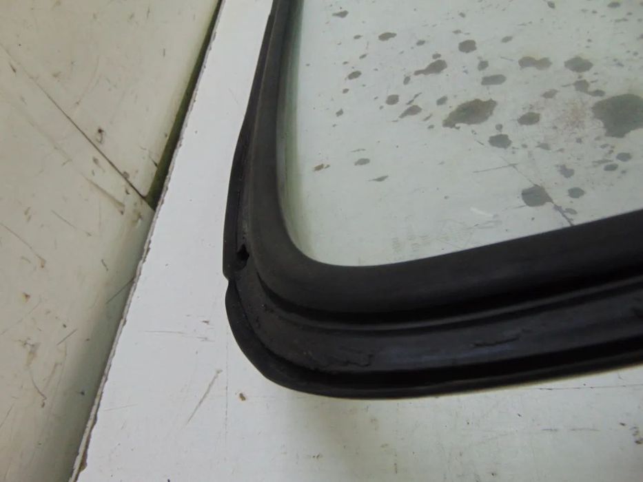 Renault 5 laureat para-brisas