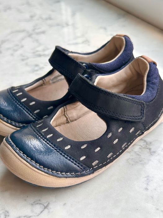 Шкіряні анатомічні босоніжки Clarks розмір 23, устілка 15 см, легкі м’які туфлі на дівчинку натуральна шкіра, сандалі на дівчинку, стан ідеальний
