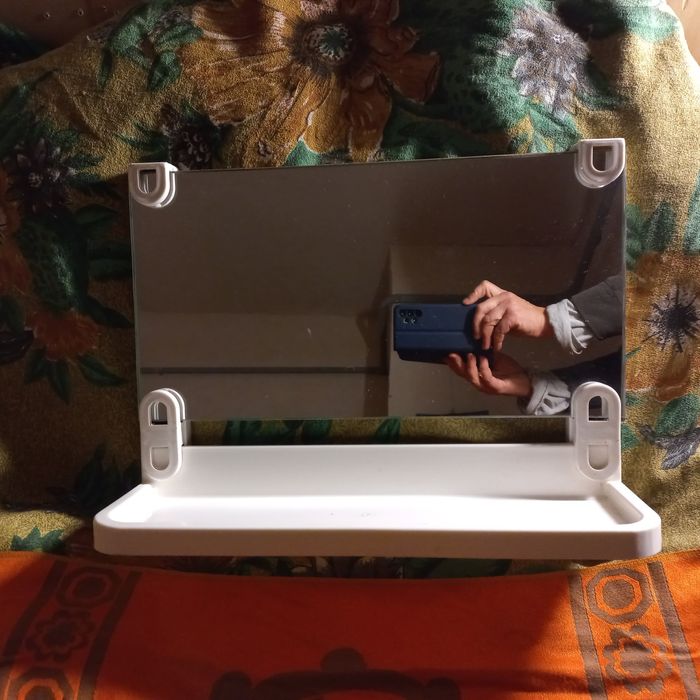 Полочка для принадлежностей