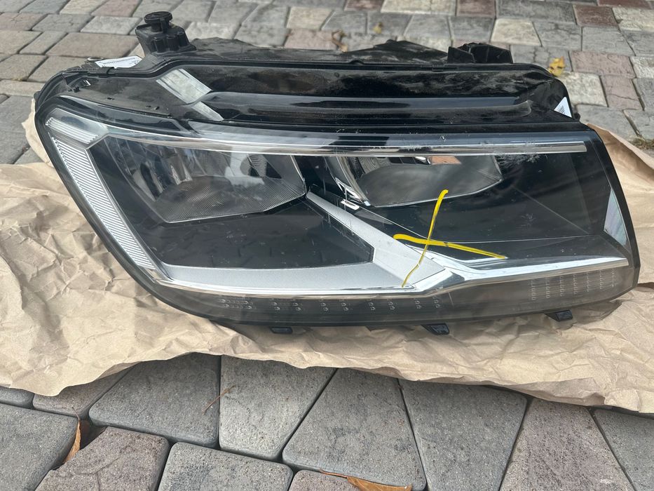 Права передня фара VW Tiguan