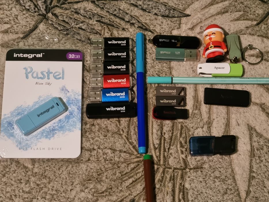 USB-флешка 4 8 16 32 и другие объёмы