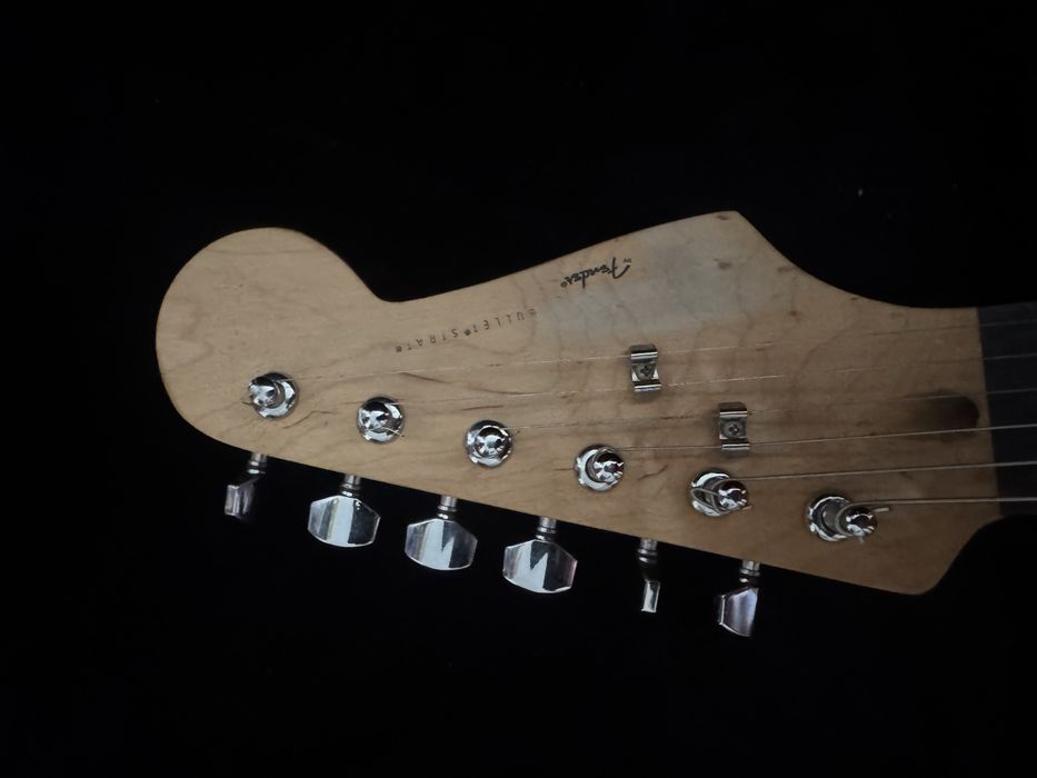 Guitarra Eletrica Fender Squier Bullet com soft case