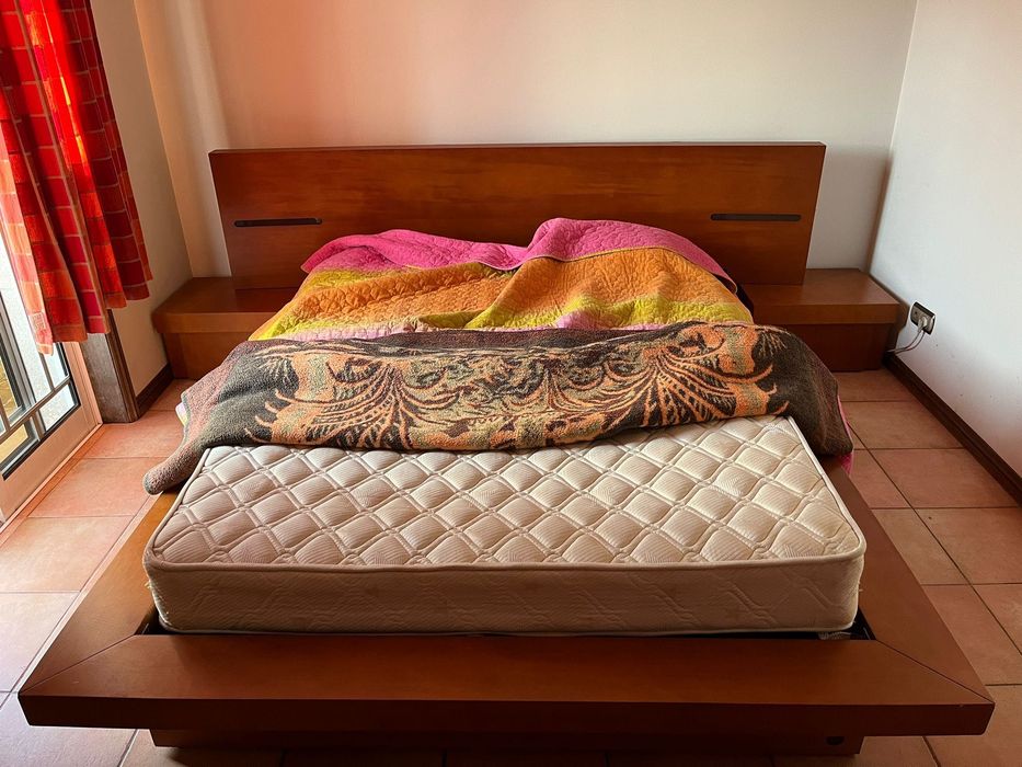 Sommier Antarte com cabeceira e mesinhas