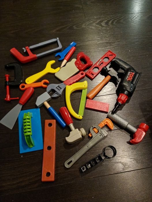 Zestaw majsterkowicza - narzędzia, śrubki itp.