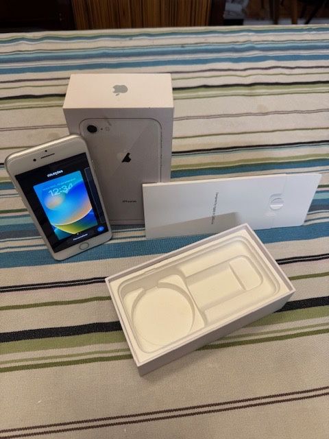 iPhone 8 64G Brancom