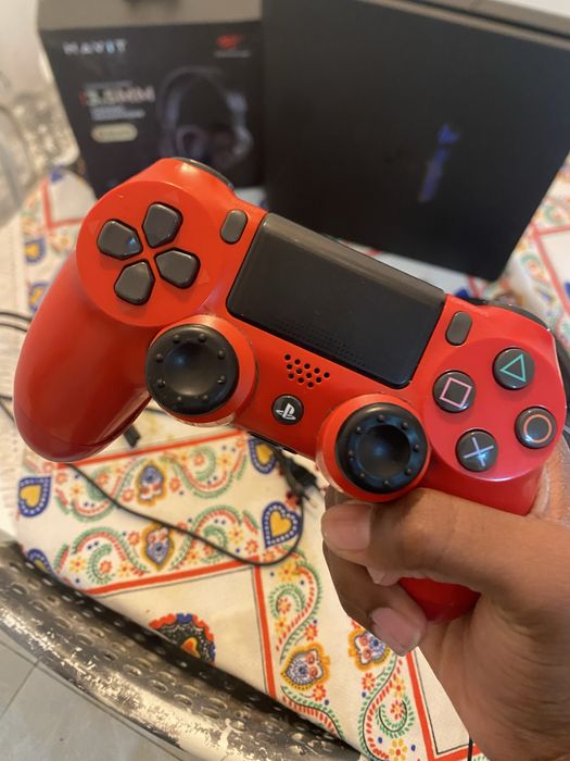 PlayStation 4 Slim troco por trotinetes em bom estado. já não tenho o comando vermelho mas posso dar mais jogos