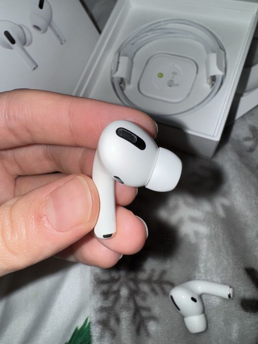 Sluchawki apple airpods pro 1 generacji z etui ładującym