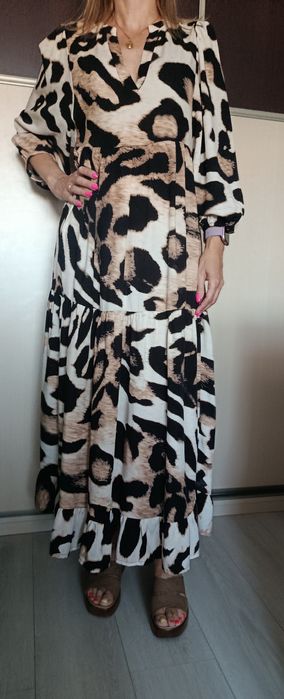 Sukienka w panterkę maxi