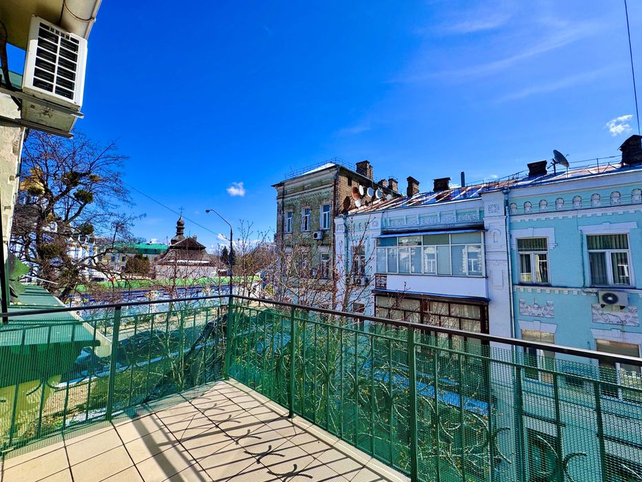Без% Продам 7-к дворівневу видову квартиру, Трьохсвятительська 13!