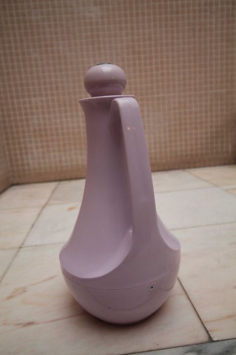 jarro térmico (ou termo) com capacidade de 1 litro