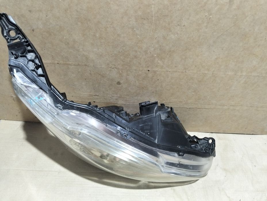Lampa peugeot 208 prawa