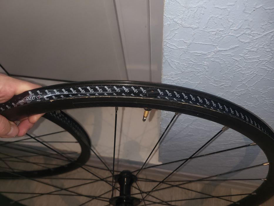 Колеса Tubeless, безкамерка 28 700с Гревел/Цикло Bontrager Affinity