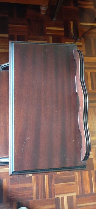 Mesa de telefone em cerejeira