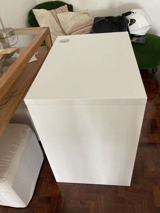 Mesa de estudo branca como nova, 73cm X 50 cm