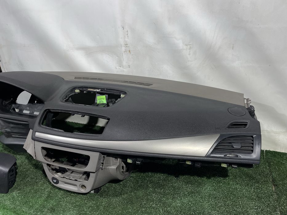 Торпеда панель renault megane 3 рено меган консоль