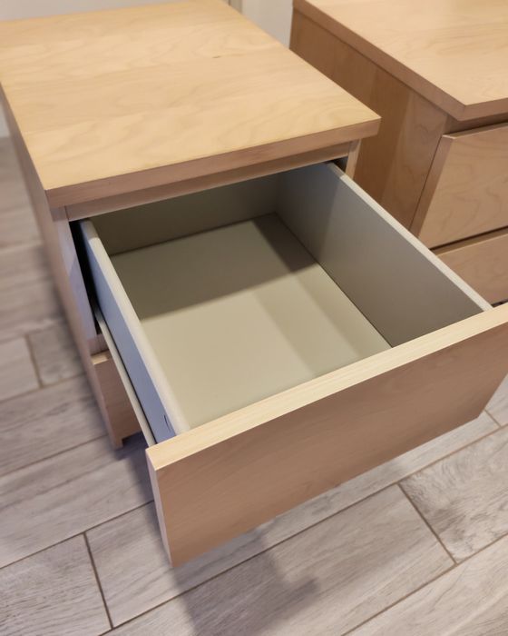 2 cómodas MALM 
Cómoda c/2 gavetas, chapa de carvalho c/velatu