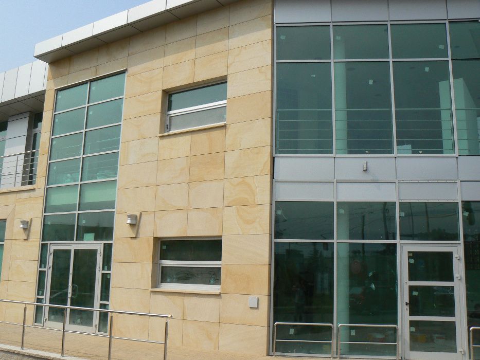 Matowe płyty elewacyjne z kamienia 1,5 cm - na ścianę, taras, elewacja