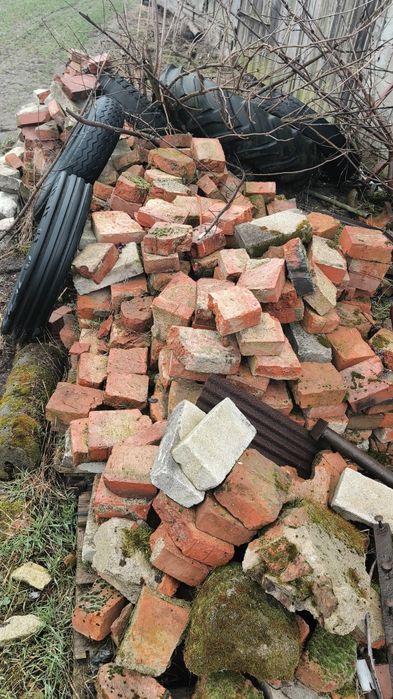 Cegła stara ze starego domu
