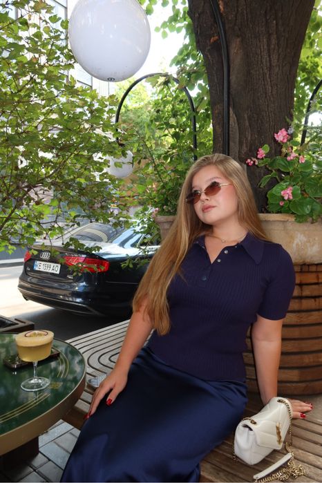 Синя атсласна спідниця бренду Must Have