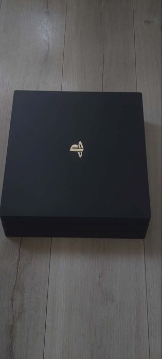 Ps4 Pro + 2 pady