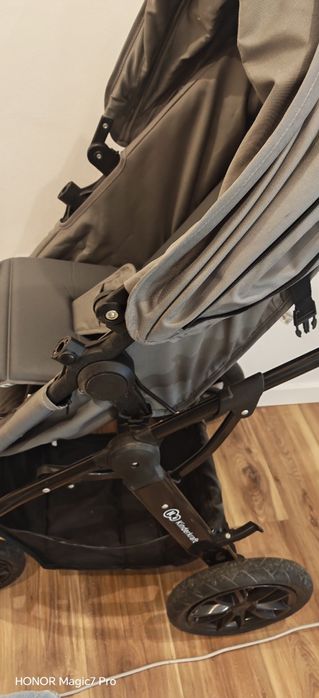 Carro bebe semi-novo