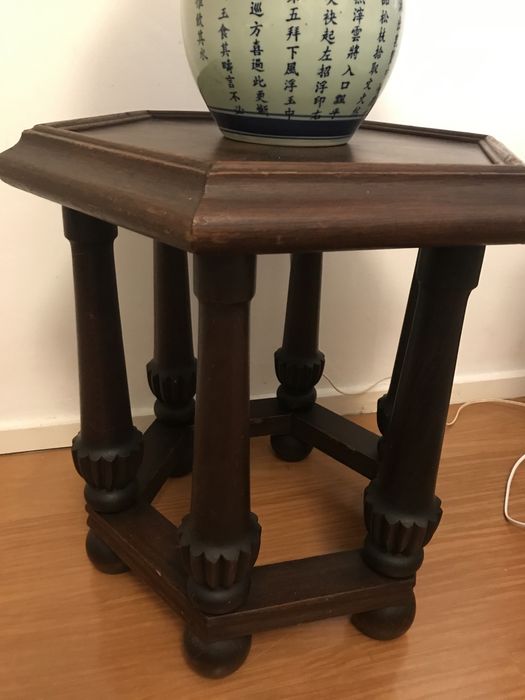 A hexagonal wooden table64729963562883121