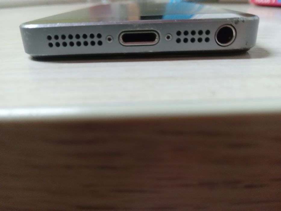 iPhone 5s срібний колір