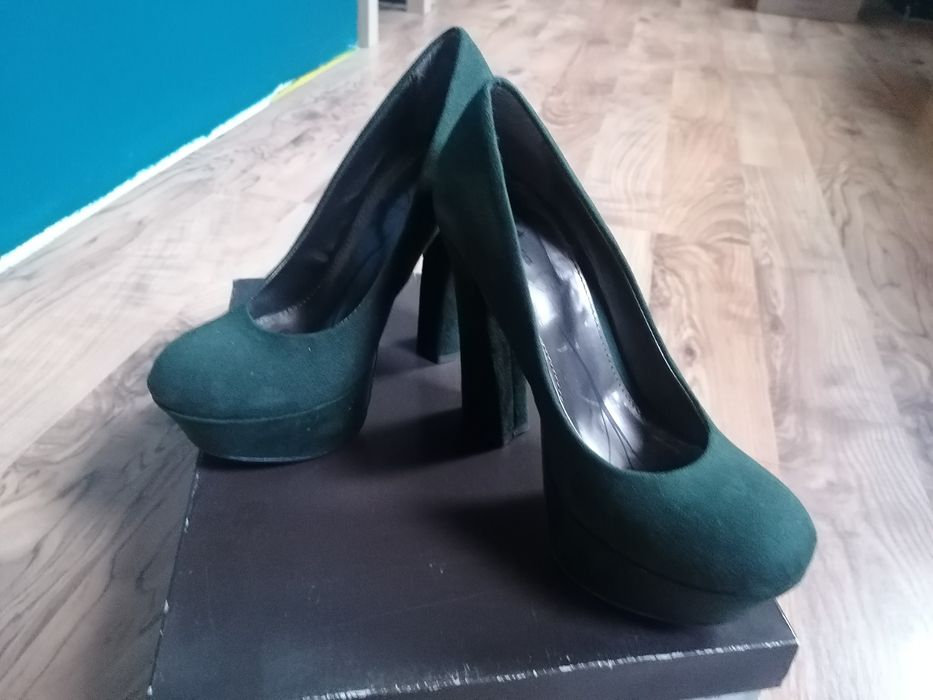 Bata buty na wysokim słupku