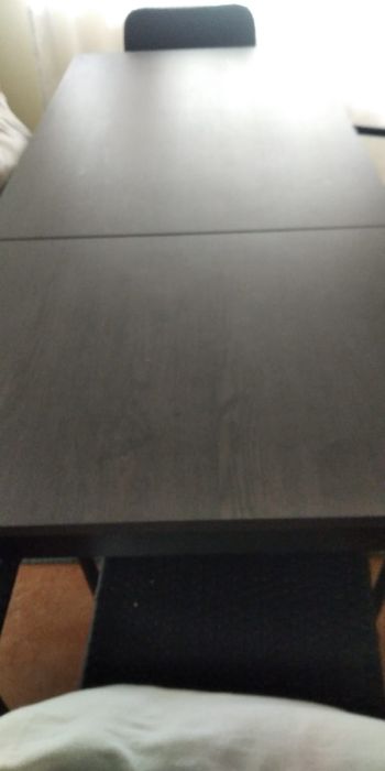 Mesa de sala preta extensível com 6 cadeiras