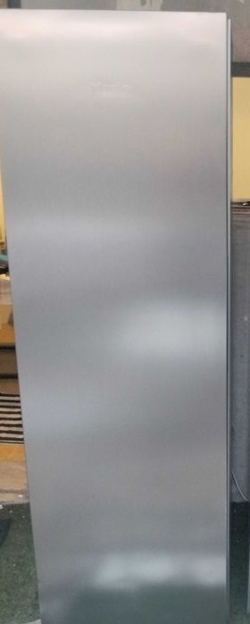 Arca congeladora vertical Miéle FNS4382D