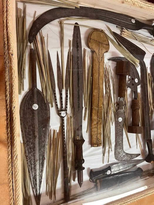 Coleção de Armas Tribais e Ferramentas Tradicionais Africanas