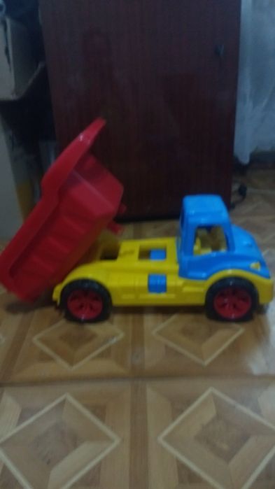 Продам детский самосвал