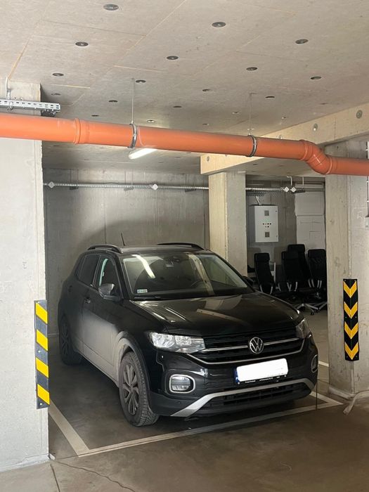 Sprzedam miejsce postojowe w hali garażowej, Struga 62