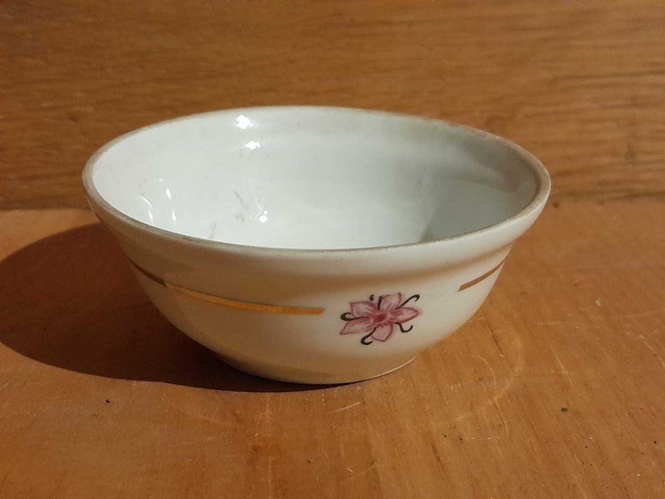 Stara porcelana maleńka miseczka spodek spodeczek  retro vintage