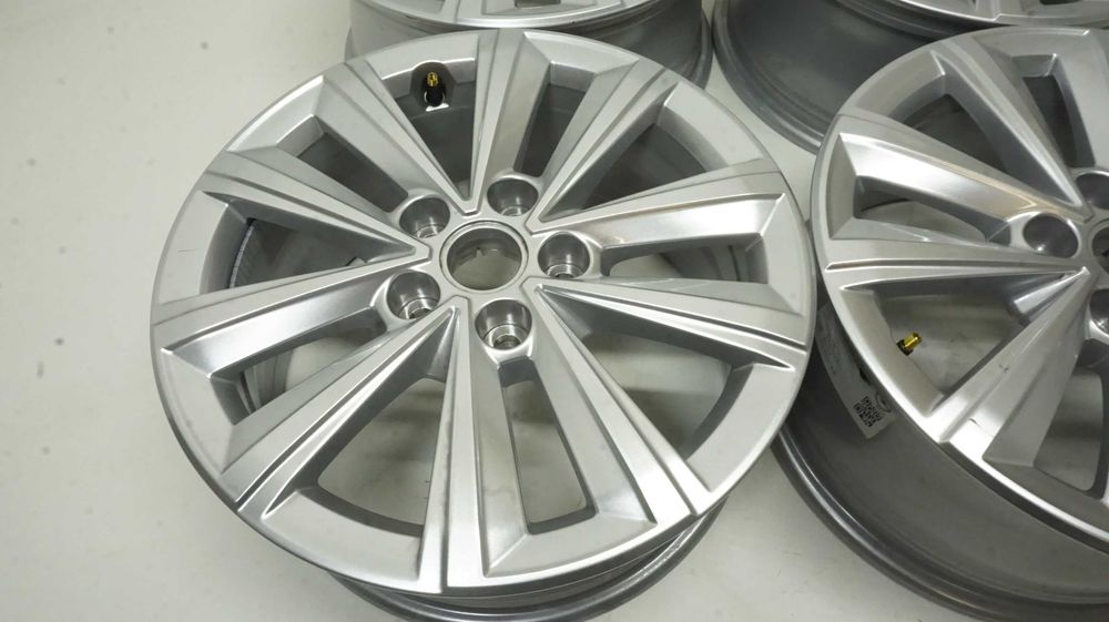 Felgi  17 Toyota RAV 4 CH R COROLLA AURIS AVENSIS YARIS 4 oryginał