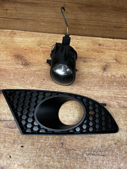 Kratki halogeny zderzaka przedniego Seat Leon 2