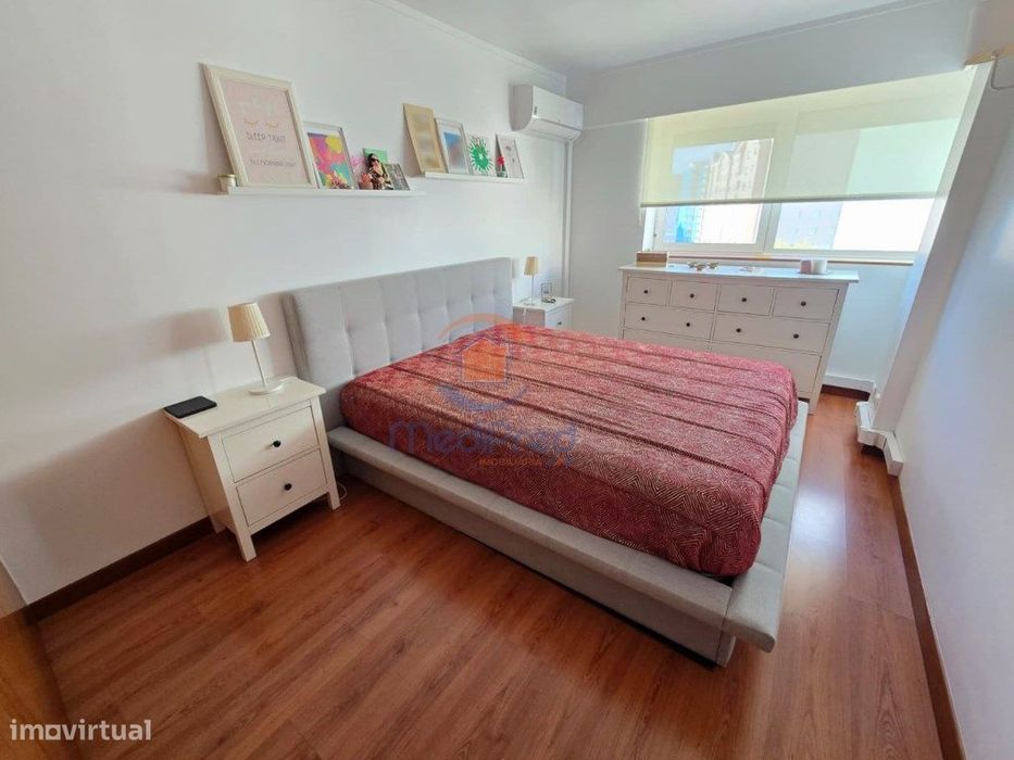 Apartamento T2 com Varanda, Parqueamento e Arrecadação | Alta de Li...