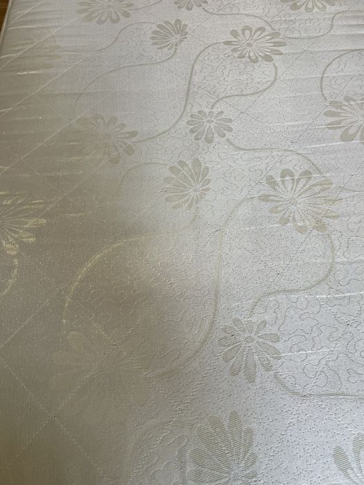 Кровать б.у в отличном состоянии.