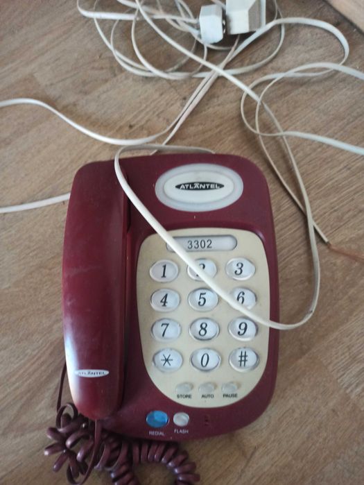 Telefon stacjonarny.