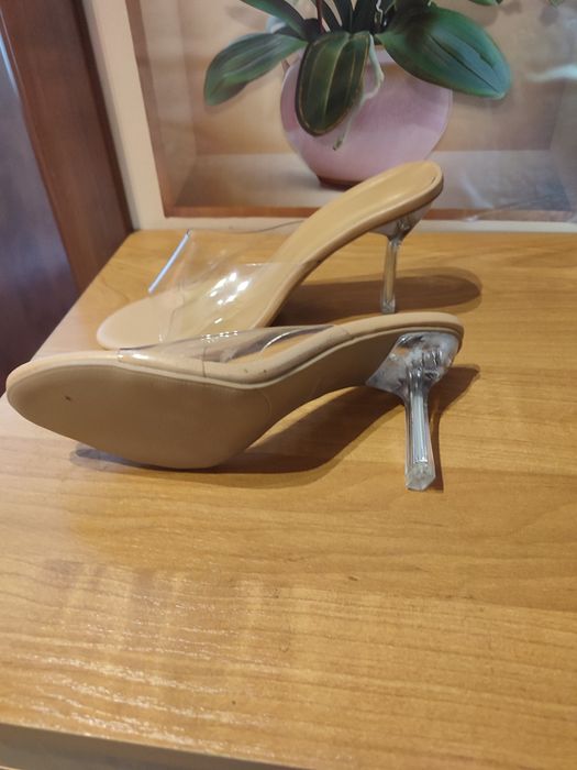 Szpilki beżowe nowe