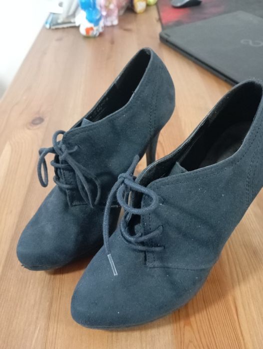 Modne buty damskie.